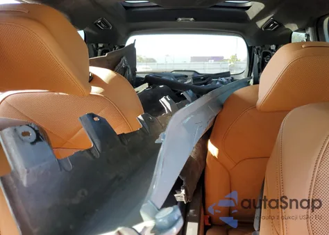 2025 BMW X7 xDrive40I z USA, uszkodzony, nr VIN 5UX23EM02S9X78997